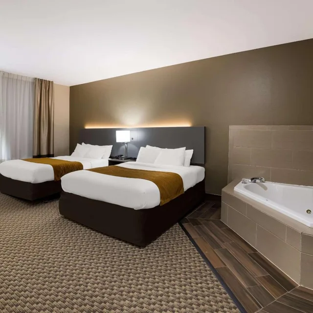 جناح بسريرين كوين بحوض جاكوزي، Comfort Inn & Suites Midway - Tallahassee West 4/7