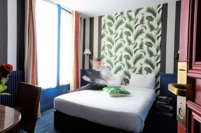 Single, Single Bed, Ground Floor, Du Theatre 1/2