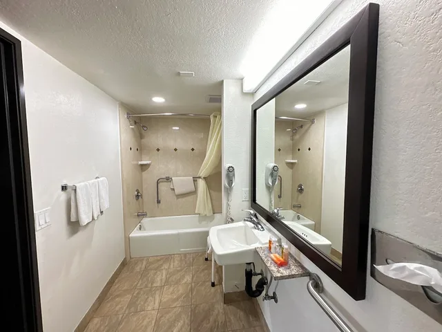 غرفة بسريرين كوين لذوي الإعاقة، Glenridge Inn Glendale Pasadena 3/3