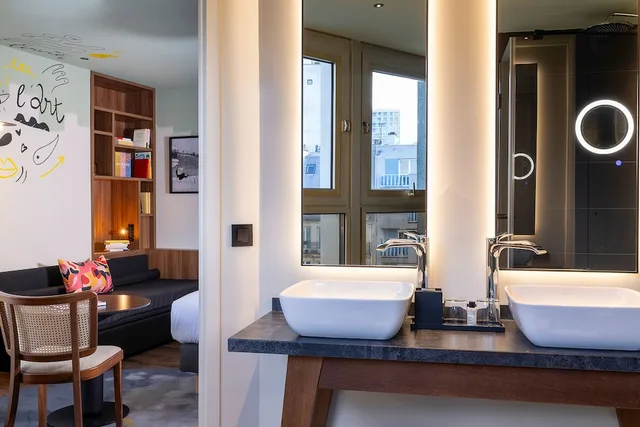 Eiffel, Prestige, 1 Queen and 1 Single Bed، Arotel 3/5