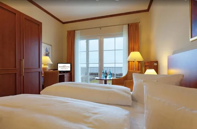 غرفة بسرير مزدوج بإطلالة على البحر، Morada Strandhotel Ostseebad Kuhlungsborn 1/2