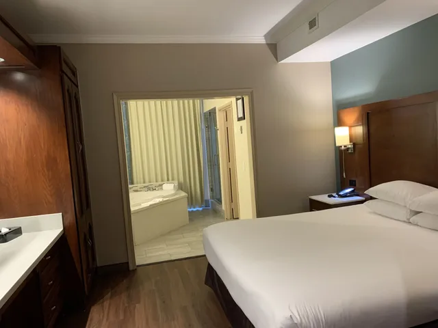 جناح بسرير كينج بحوض جاكوزي، MainStay Suites Orange County John Wayne Airport 2/6
