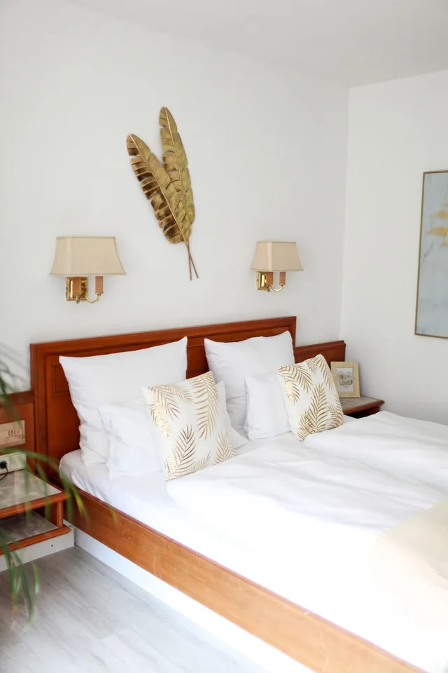Charming, Comfort, Queen Bed، Boutique Hotel Krone Muenchen 1/3