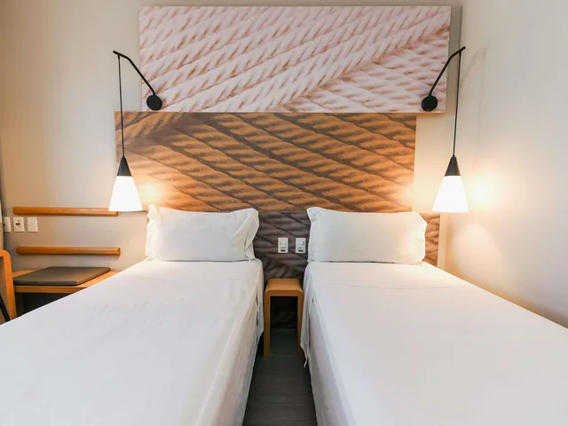Standard, Twin Beds, Ibis Jacarei 2/7