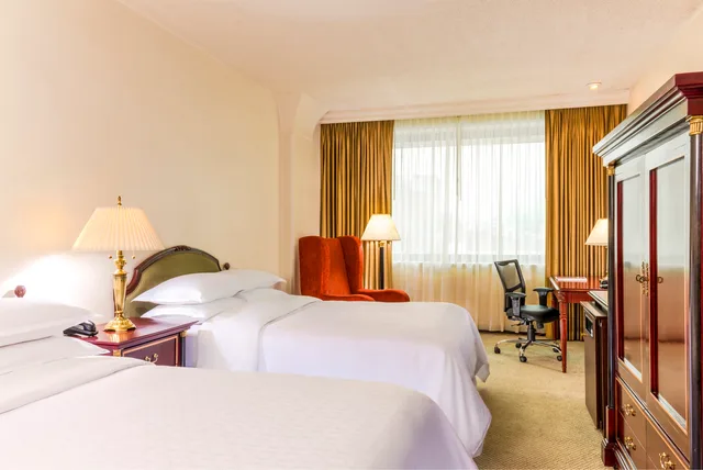 غرفة قياسية بسرير مزدوج، Wyndham Monterrey Ambassador Centro 3/3