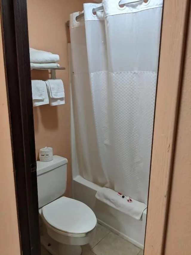 غرفة بسريرين مزدوجين، Super 8 By Wyndham Shelbyville 4/4