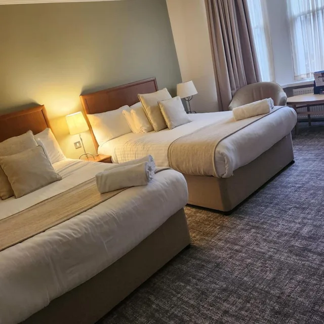 غرفة عائلية، The Caledonian Hotel 5/6