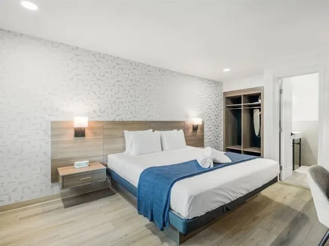غرفة قياسية بسرير كينج بحمام خاص، Geary Parkway Motel 4/10