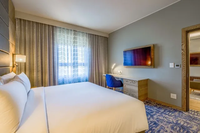 Diplomat, Suite, King Bed، Radisson Hotel & Convention Centre Johannesburg, O.R. Tambo 1/5