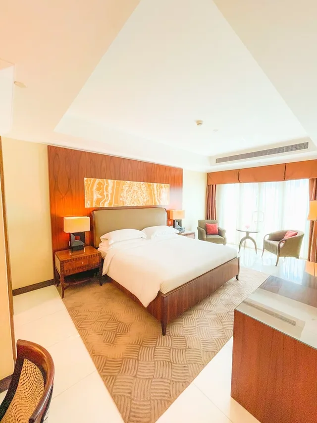 غرفة كلاسيكية بسرير كينج، Swissotel Al Murooj Dubai 7/10