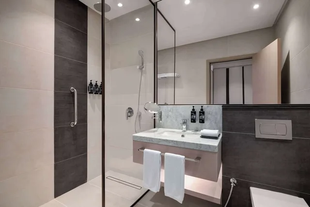 غرفة قياسية بسرير كينج، فندق رمادا من ويندام طريق الملك فهد(Ramada by Wyndham Hotel King Fahd Road) 3/3