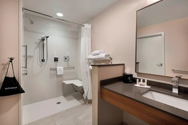 جناح بسرير كينج مع أريكة لذوي الإعاقة، Fairfield Inn & Suites By Marriott Shelby 3/3
