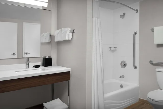Suite, King Bed, Sofa, High Floor, Courtyard Virginia Beach Oceanfront South 2/2