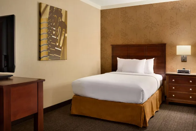 جناح بثلاثة أسرّة، Embassy Suites by Hilton Austin Downtown South Congress 2/3