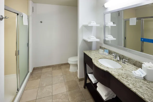 غرفة بريميوم، Hampton Inn Los Angeles-Orange County-Cypress 3/3
