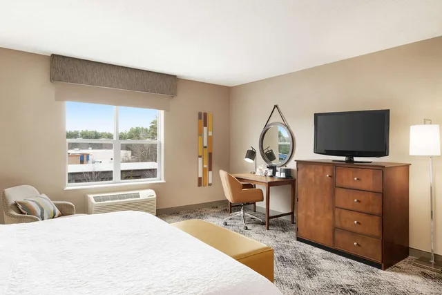 غرفة بسرير كينج لذوي الإعاقة، Hampton Inn Suites Exeter 3/4