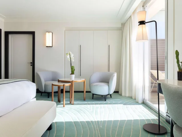 غرفة بانورامية بإطلالة على البحر بشرفة، Mondrian Cannes 6/10
