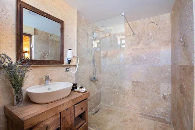 Stone, Superior, Twin Beds, Hot Tub، Cappadocia Pyramid Stone House 3/4
