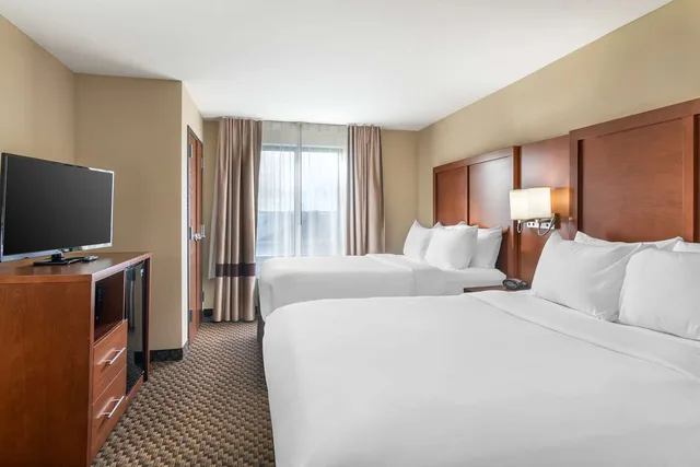 جناح بسريرين كوين، Comfort Suites Manhattan 2/3