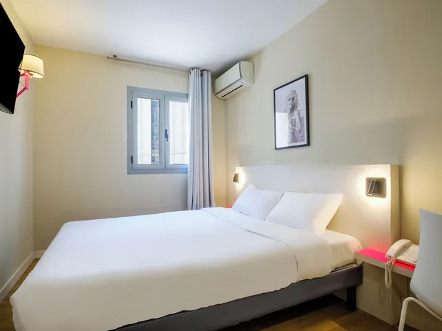 Double room, B&B HOTEL Antibes Juan-les-Pins 1/2