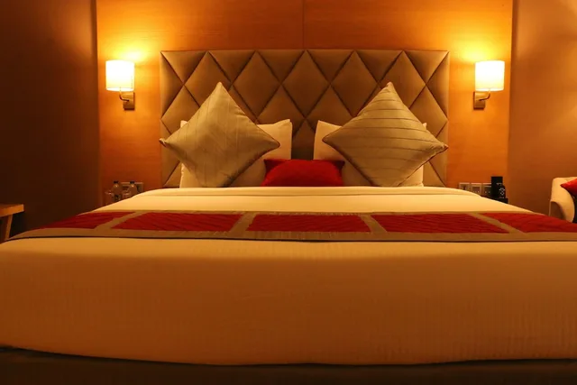 Premium, King Bed, Ramada Darjeeling Gandhi Road 3/5