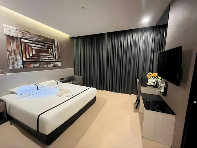 Family 4, Kingston Hotel 26 at One City Subang, Selangor 1/2