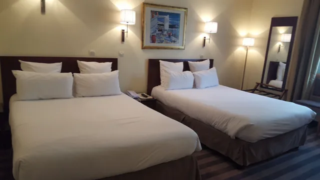 Executive, 1 Queen and 1 Murphy Bed, Queen Murphy Bed، Hotel Saint Cyr Etoile 1/10
