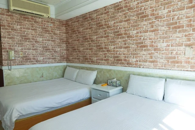 غرفة قياسية رباعية بسريرين مزدوجين، MB Hotel 1/8