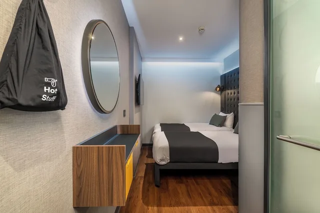 Cozy, Twin Beds, No Window، Point A Hotel Paddington 2/10