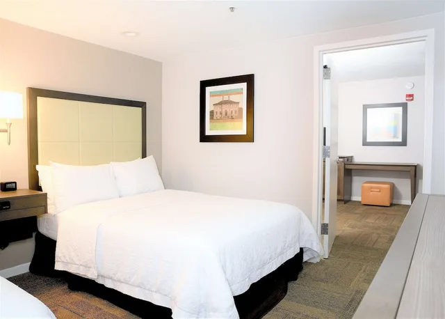 جناح بسريرين مزدوجين مع أريكة، Hampton Inn Alexandria Old Town King St. Metro 1/3