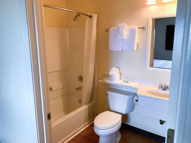 غرفة قياسية بسرير كينج بمطبخ صغير، Studio6 Extended Stay - Myrtle Beach, SC 3/4