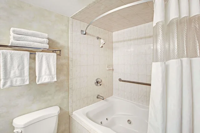 Efficiency, 2 Double Beds، Ramada by Wyndham Flemington 3/4