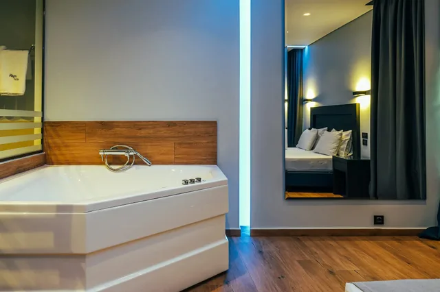 جناح بجاكوزي، Pines Hotel - Adults Only 2/2