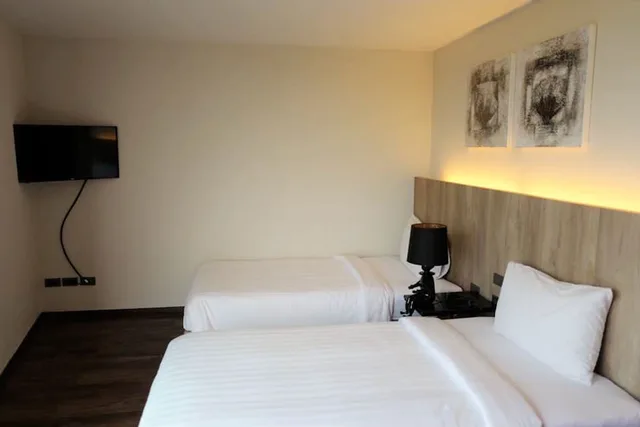 غرفة ديلوكس بسريرين منفصلين، The 28Th Hotel 3/8