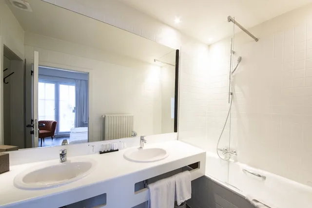 Room, Triple, 1 King and 1 Single Beds, Salons Cortina 2/3