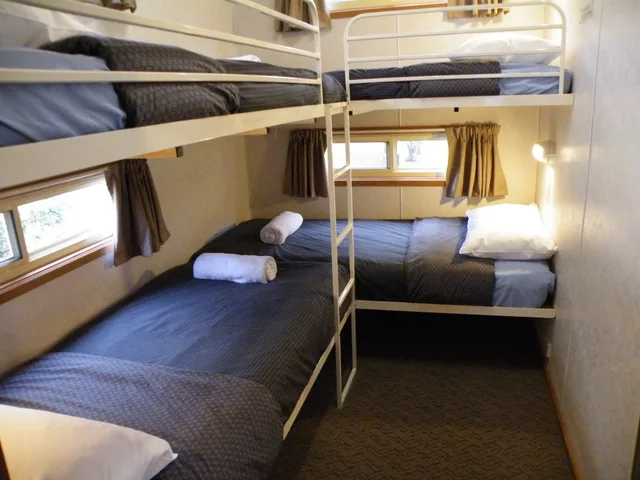 كابينة سوبيريور عائلية بسرير كوين وأسرّة بطابقين بغرفتي نوم، LAKE HAMILTON MOTOR VILLAGE AND CARAVAN PARK 5/10