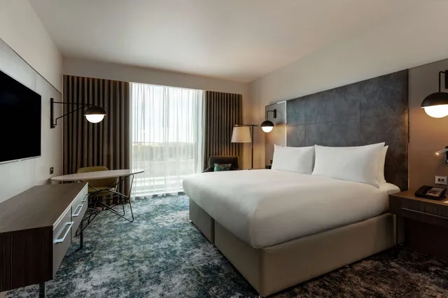 غرفة قياسية بسرير كينج، Hilton Aberdeen TECA 1/3
