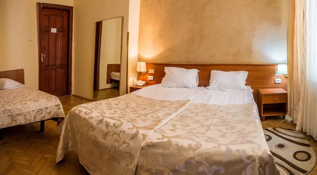 Standard, Triple, 1 Queen and 1 Single Bed, Hotel Rina Cerbul 1/3