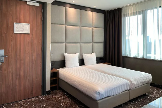غرفة رباعية، Hotel Levell 2/7