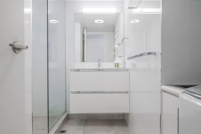2 Bedrooms, Superior, Apartment, SAKS ON HASTINGS 4/8