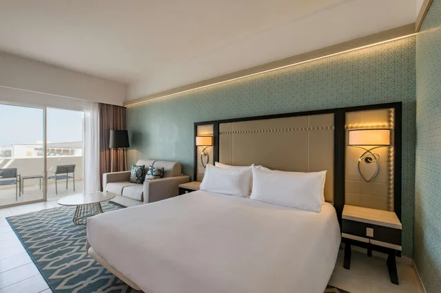 غرفة سوبيريور بسرير كوين بإطلالة على الحديقة بشرفة، Radisson Blu Resort Saidia Beach 1/8