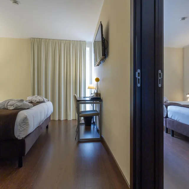 غرفة بسريرين منفصلين بشرفة، In Gold Hotel & Spa 4/6