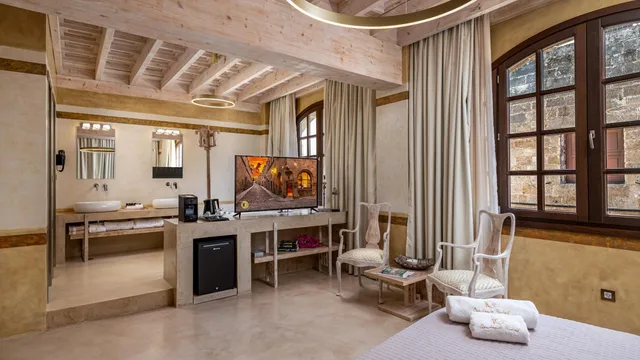 جناح تنفيذي بجاكوزي، 10GR Boutique Hotel & Wine Bar - Adults Only 6/10
