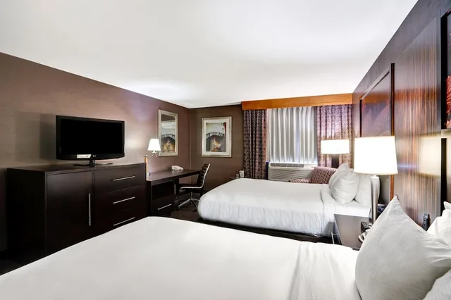 Room, Queen Bed, Executive Level, Bathtub, Accessible، Doubletree Hotel Downtown Wilmington Legal 3/7