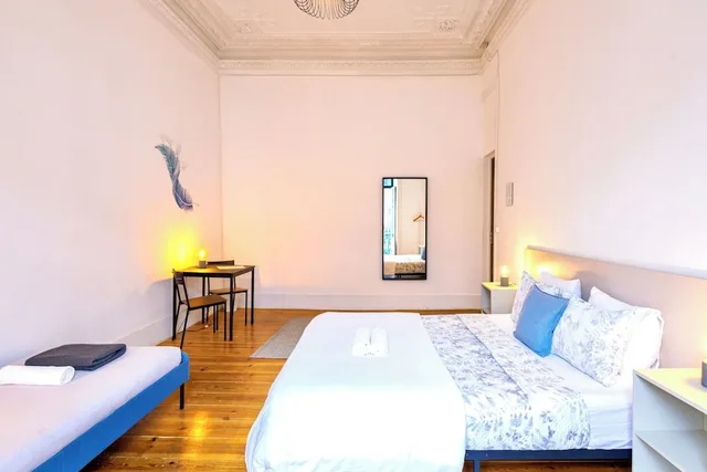 غرفة ديلوكس ثلاثية بسرير مزدوج وسرير فردي بإطلالة على المدينة بحمام مشترك، Ambiente Hostel 3/8