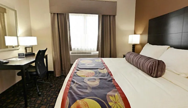 جناح بسرير كينج بجاكوزي، Best Western Plover-Stevens Point Hotel & Conference Ctr 7/10