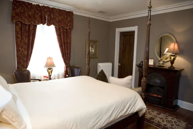 جناح جونيور بسرير كوين، The Belvedere Inn & Restaurant 1/1