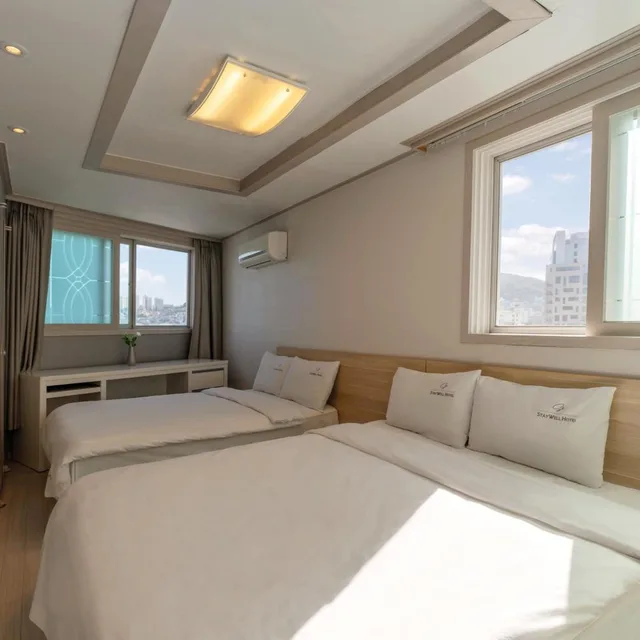 غرفة عائلية بسرير مزدوج، Staywell Hotel 2/10