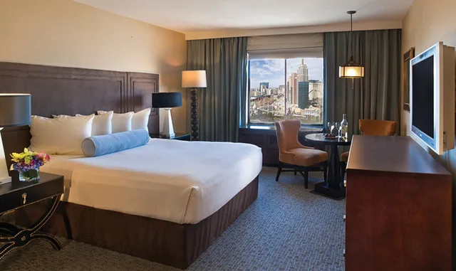 Renovated, Resort, King Bed, Strip View، Excalibur Hotel and Casino 5/10