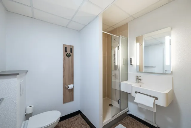غرفة بسرير مزدوج لذوي الإعاقة، B&B Hotel Selestat Centre-Alsace 3/3